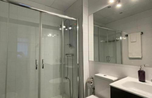 Encanto y Comodidad Cerca del Estadio Bernabéu - Foto 5