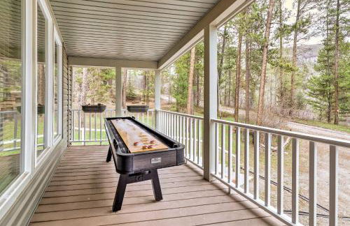 Rustic Escape with Deck, Hot Tub and Mountain Views - Foto 2