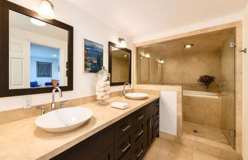 Hollywood Hills Spa Retreat Oasis with Tree Top Views, Private Jacuzzi Style Tub, Steam Room, Magical Half Acre Acre Garden and Patio, Free Parking for 2 cars, in LA's most Serene, Central Desirable Area - Foto 53