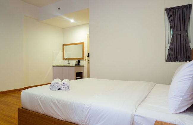Azalea Suites Cikarang Studio Apartment with Bathtub - Photo 3
