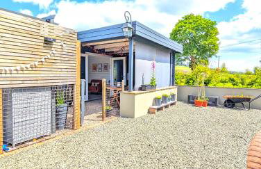 Rural Private Lodge - With Hot Tub - Outdoor Kitchen and Covered Lounge for Two - Foto 24