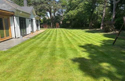 Mereside House Private Pool Retreat - Photo 9