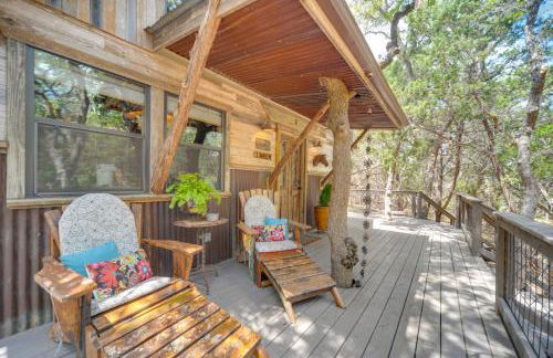 Horse Thief Inn Cabin Retreat with Deck and Hot Tub! - Foto 17