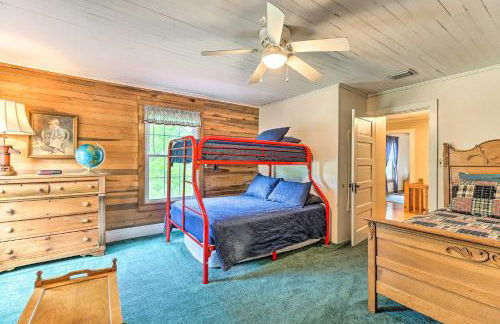 Fish, Float and Relax Fireside Home Near New River! - Foto 21