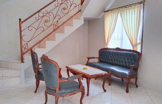 Villa Yustisia Curug 7 Cilember - Foto 33