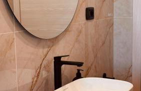 Caldo bilocale con metro sotto casa - Foto 14