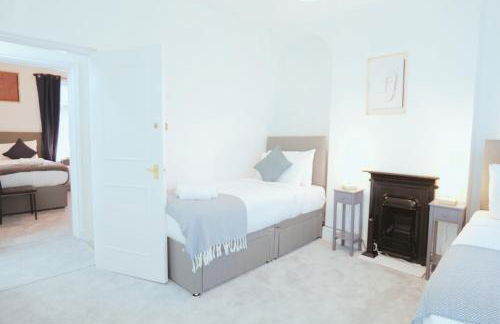 Town Centre House with parking, Wi-Fi - Foto 9