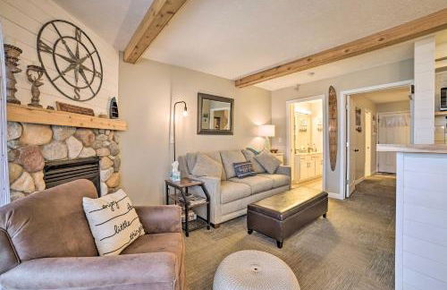 Updated Onekama Resort Condo on Portage Lake! - Foto 1