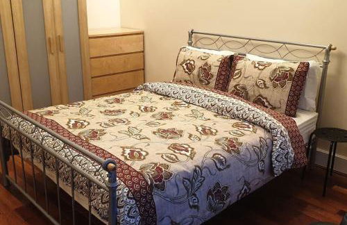 Luxury London House Sleeps x 16, Free Parking, Free Wifi, Garden Patio, Close to tube line easy access to Central London - Foto 59