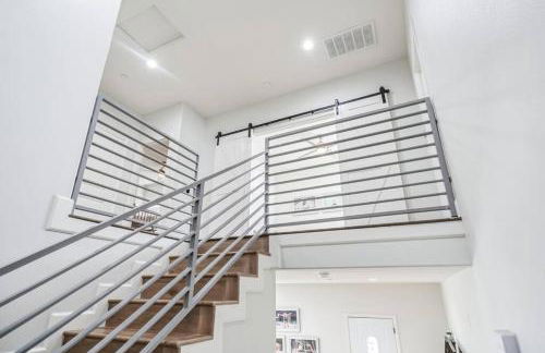 Incredible Value for 12 guests, New 3BR Home by Disneyland, Knott's, Beach - Foto 19