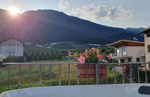 Living with style between mountains & apple orchards - Foto 26