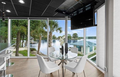 The Glass Mansion w/Optional Boat Rental - Foto 9