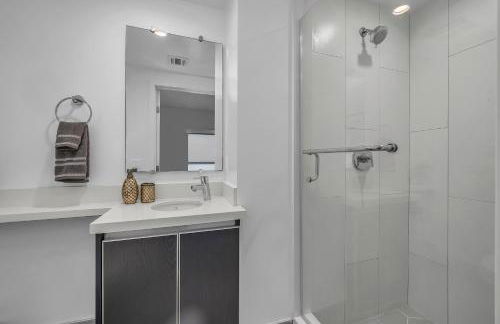 Amazing, Spacious Unit, Heart LA - Photo 4