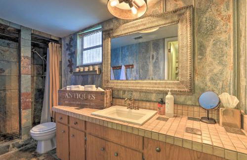 Chic A-Frame Escape with Fire Pit - Private Property - Foto 23