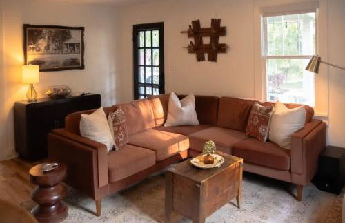 Leipers Fork Village Bungalow with Hot Tub & Firepit - Foto 12