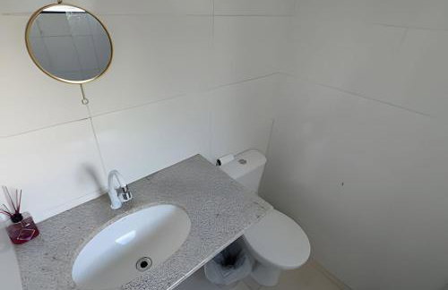 Casa Amarela Itaúna 4min da Praia que ocorre o WSL, 1min da pista de skate do LS, pracinha com parque infantil, quadra de futebol, tudo isso a 1 min da duplex, perto do comércio, wi-fi super rápido, estacionamento gratuito, monitoramento 24hrs - Foto 4