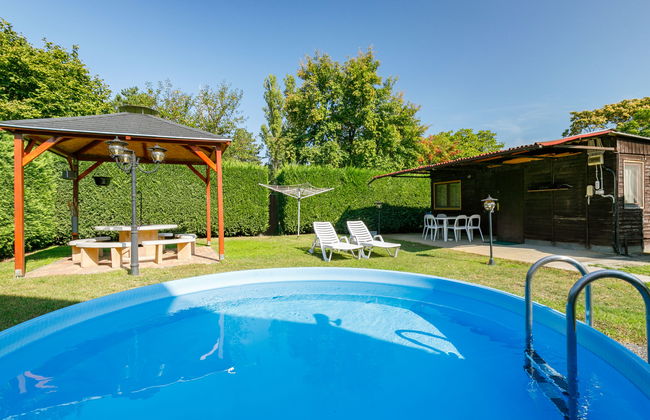 4 bedroom House in Balatonszárszó with private pool and garden - Photo 2