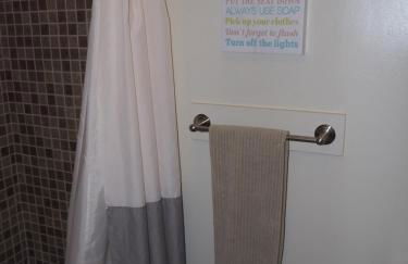 The Cute & Cozy - Lower Apt - Great Location! - Photo 41