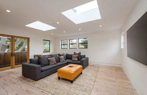 Modern indoor-outdoor living wHot Tub Walk to Beaches & Mountain Trails - Foto 17