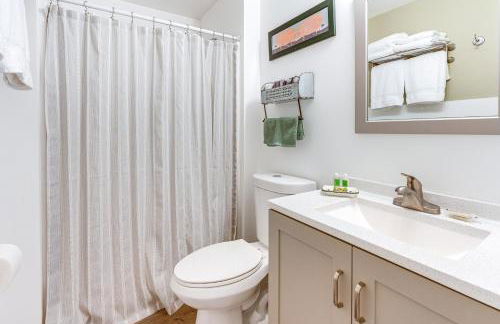 Charming Updated Retreat Walk to Lake Stevens! - Foto 7