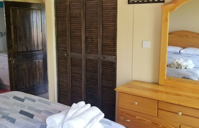 Holiday House Second floor Ste - Photo 35