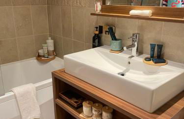 Plein Centre, luxueux 6 personnes, 2 chambres, parking , terrasse, vue époustouflante, Tout pédestre, piste à 100m - Photo 13