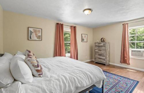 Hot Tub! LRG Home! Sleeps 16!Near Ithaca! Dogs OK - Foto 11