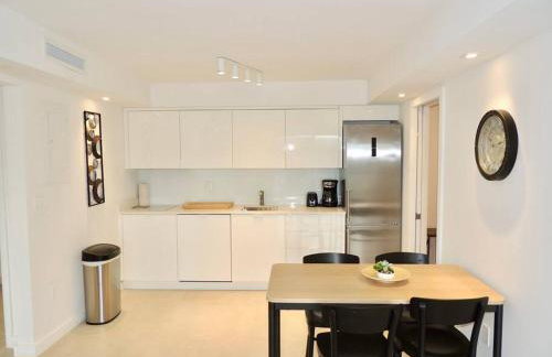 2BR in Heart of SoBe with Parking - Foto 6