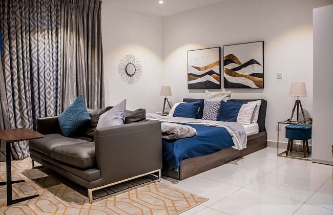 Embassy Gardens Premier Suites - Photo 3