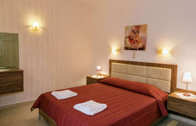 Family Friendly Villa Private Pool, Children's Play Area, Bbq, Spacious Garden, Near Beach - Photo 6