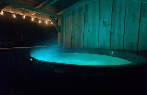 Biały domek nad stawem - Foto 13