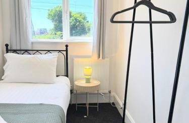 New Spacious 4 Bedrooms 5 Beds House Sleeps 8! - Foto 11