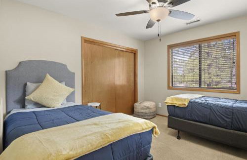 2 Living Rooms Fires Quick Drive Downtown - Foto 37