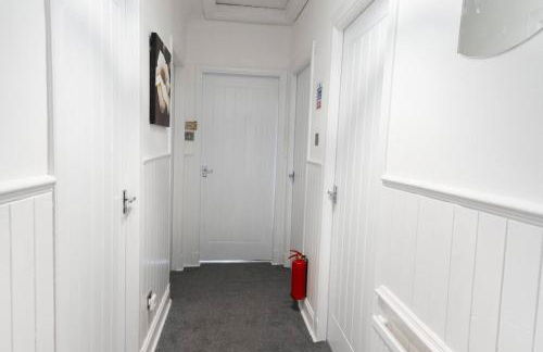 2-Bed Flat Wishaw Free Parking Family-Friendly - Foto 16