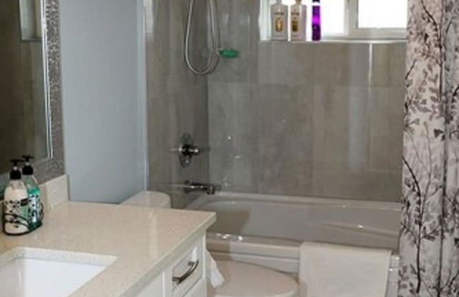 Arbutus Rose House by Elevate Rooms - Photo 11