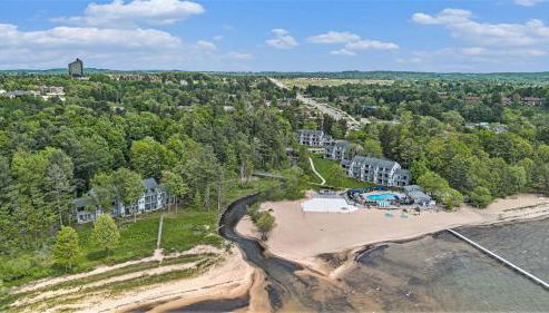 Gorgeous Grand Traverse Bay Beach Front Condo - Foto 5