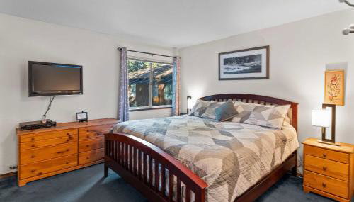 2BR Overlooks Shared Pool Near Gondola & Village - Foto 4