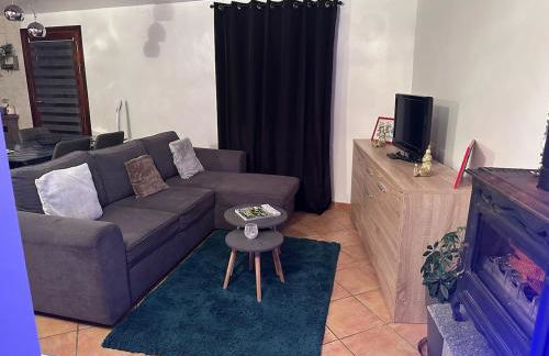 Apartment in a small house in Bourg Saint Maurice - Photo 1