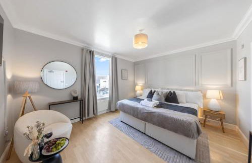 Modern King Bed WiFi Kitchen Perfect for Long Stay - Foto 15