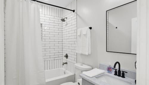 Newly Built Cottage in Downtown Mobile, Walkable! - Foto 5, towels, Shower