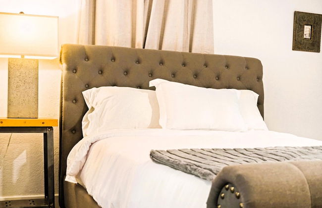 Vintage Studio 6min-plaza Dist Full Kitchen - Photo 16