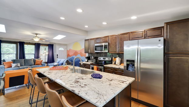 Moshannon Tree-lined Pocono Retreat w Hot Tub Firepit Pool Table - Foto 5, Habitación