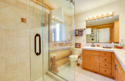 Fraser Chalet with Hot Tub and Mountain Views - Foto 23