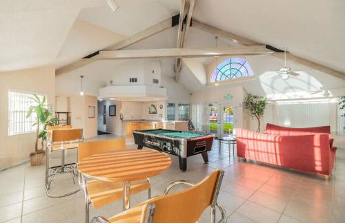 HARRY POTTER LIVES HERE! Unforgettable Home, Pool, Sleeps 8, Near Dis, LOW Rates! - Foto 19