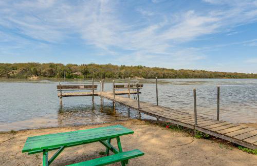 Charming Cottage Steps to Lake Wandawega! - Foto 32