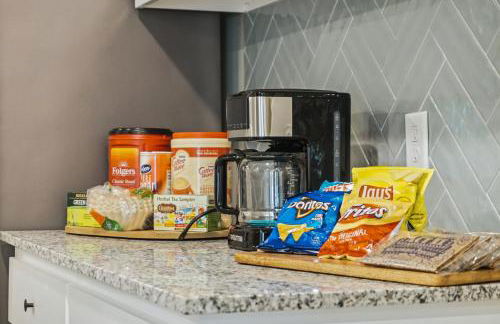 5BR Home Hot tub, fenced backyard #CO - Foto 24