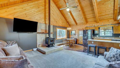 Alpine Cabin with Deck 3 Mi to Luna Lake! - Foto 2