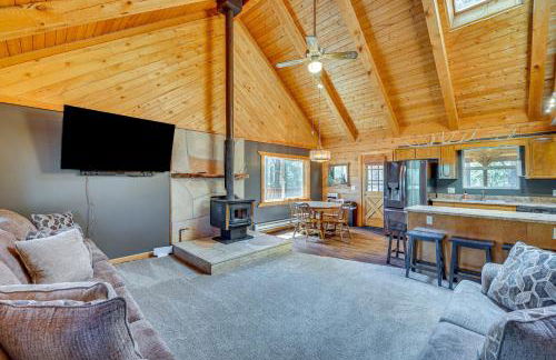 Alpine Cabin with Deck 3 Mi to Luna Lake! - Foto 2