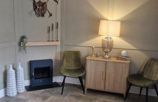 South Coast New Forest Holiday Home-4 Bed-Sleeps 8-Spacious-Parking-EV Dock-Large Garden-Playground-Great for Families-Groups-Professionals - Foto 3