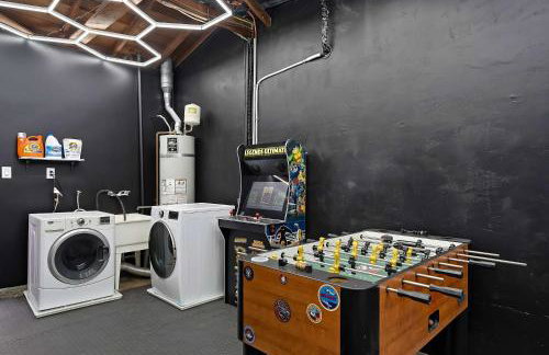 4BR Family Retreat with Hot Tub Games & Fire Pit - Foto 21